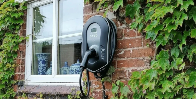 Powering The Future: The Benefits Of EV Charging With Solar Panels And Battery Storage