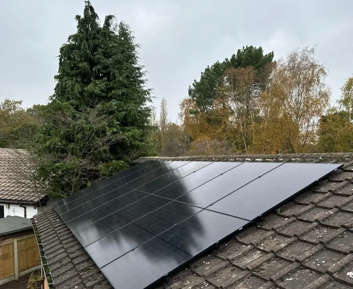 Top 5 Myths About Solar Panels In The UK - Debunked!